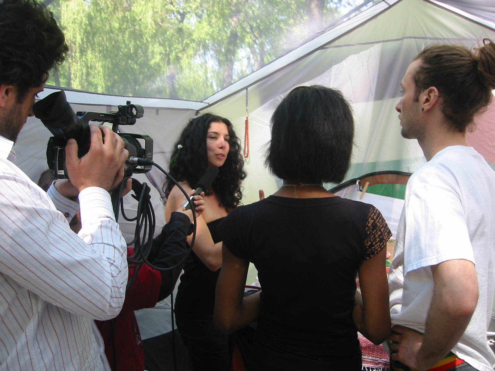 Discussing the Nakba inside the simulated refugee tent. 