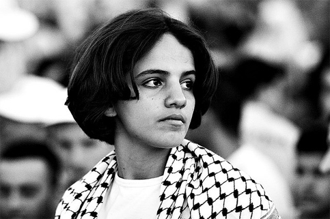 palestinianwomanprotestscarf